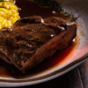 Paleta de cordeiro assada ao vinho do porto