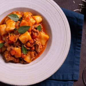 Gnocchi Clássico com ragú de costela